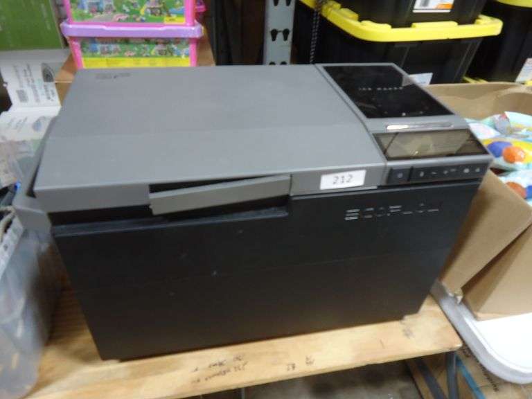 ECOFLOW CUBE ELECTRIC ICE CHEST ONLY. NO CORD OR BATTERY. CRACKED SCREEN BROKEN HANDLE