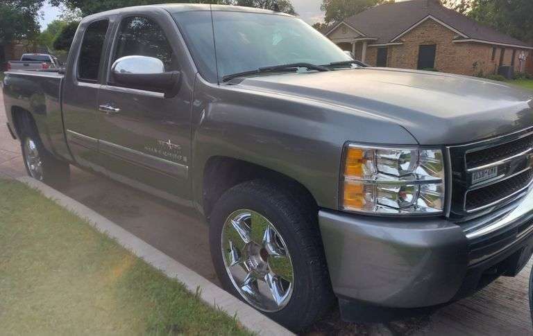 2009 Chevrolet Silverado VIN# 1GCEC29J59Z157519 HAS KEY HAS TITLE RUNS AN DRIVES SEE DESCRIPTION