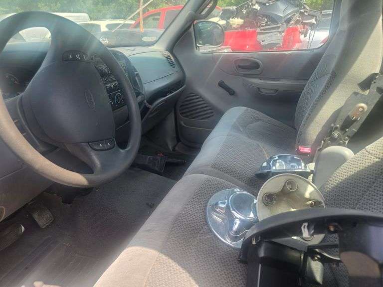 2000 FORD F150 VIN# 1FTZF1722YNB27687 NO KEY HAS TITLE SEE DESCRIPTION