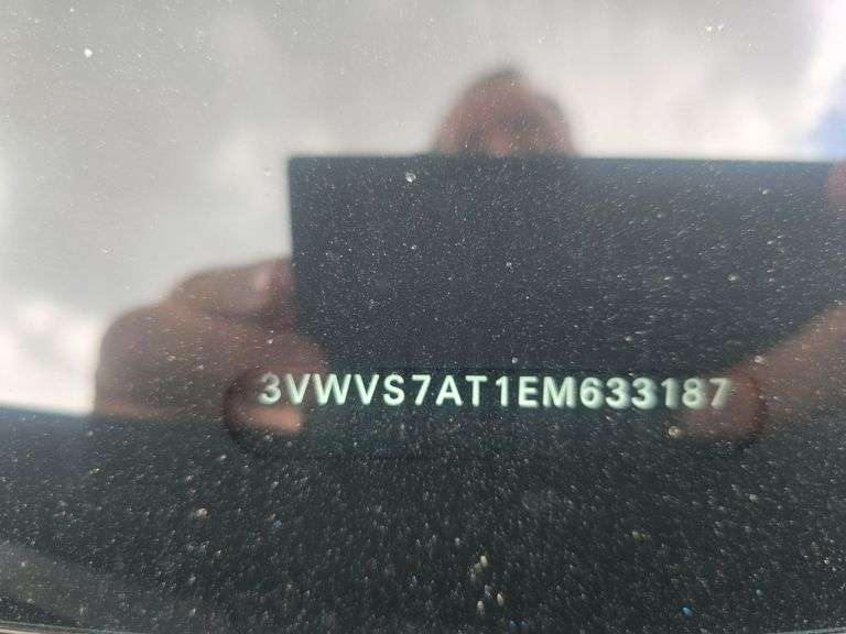 2014 VW BETTLE RLINE VIN# 3VWVS7AT1EM633187 HAS KEY HAS TITLE RUNS AN DRIVES SEE DESCRIPTION