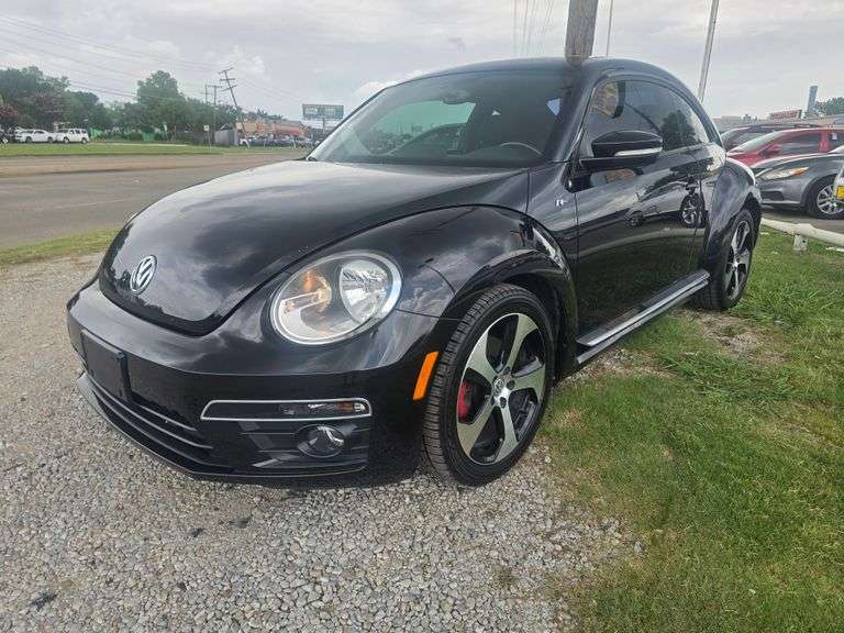 2014 VW BETTLE RLINE VIN# 3VWVS7AT1EM633187 HAS KEY HAS TITLE RUNS AN DRIVES SEE DESCRIPTION