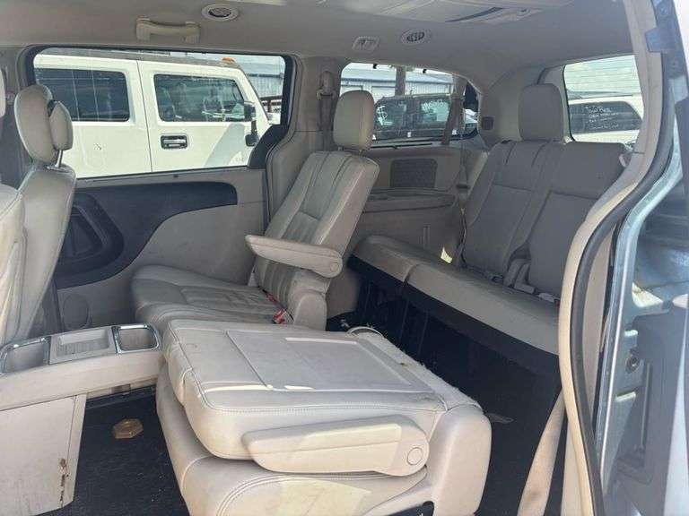 2012 CHRYSLER TOWN AN COUNTRY VIN# 2C4RC1CG1CR376570 HAS KEY HAS TITLE RUNS AN DRIVES SEE.DESCRIPTION