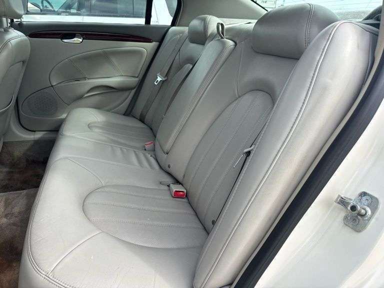 2008 BUICK LUCRENE VIN# 1G4HE57Y08U107935 HAS KEY HAS TITLE RUNS AN DRIVES SEE DESCRIPTION