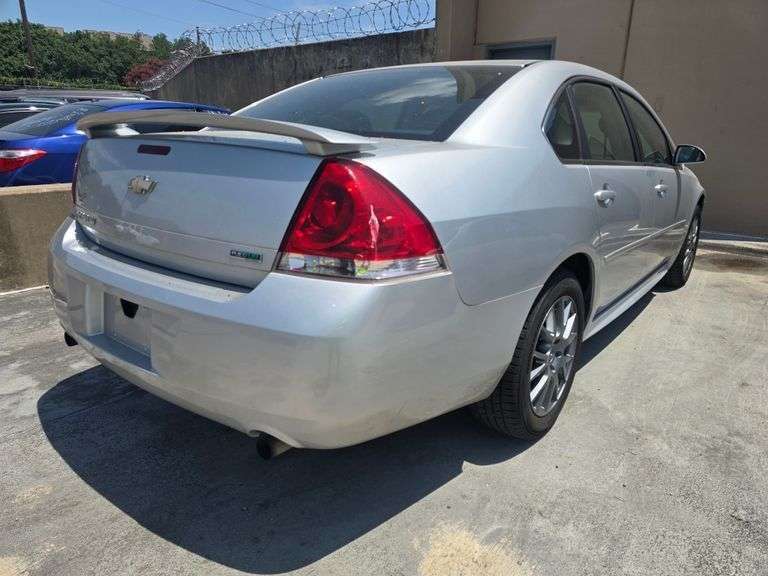 2012 CHEVY IMPALA VIN# 2G1WG5E3XC1110352 HAS KEY HAS TITLE RUNS AN DRIVES SEE DESCRIPTION