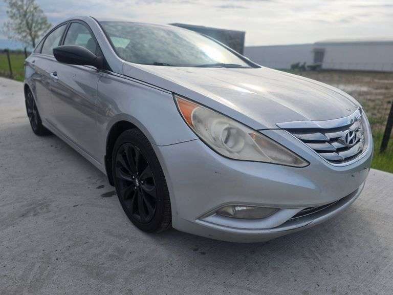 2012 HYUNDIA SONATA VIN# 5NPEC4AC6CH312943 HAS KEY HAS TITLE RUNS AN DRIVES