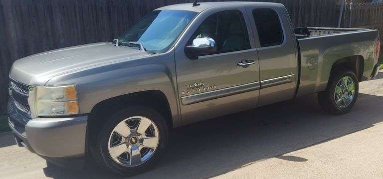 2009 Chevrolet Silverado VIN# 1GCEC29J59Z157519 HAS KEY HAS TITLE RUNS AN DRIVES SEE DESCRIPTION