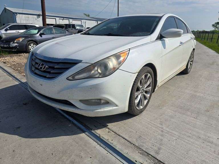 2011 HYUNDIA SONATA VIN# 5NPEC4AC1BH204938 HAS KEY HAS TITLE RUNS AN DRIVES SEE DESCRIPTION