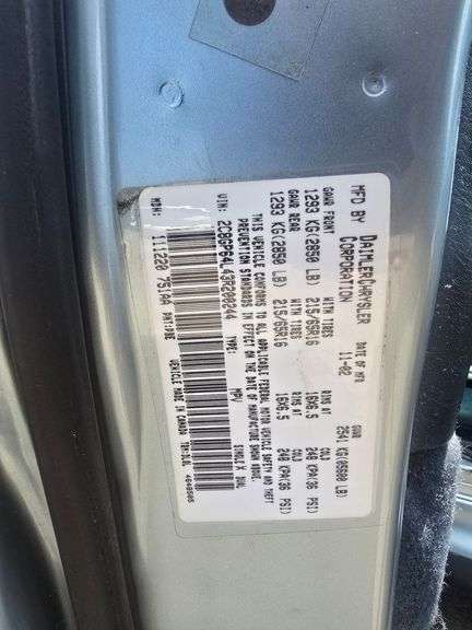 2003 CHRYSLER TOWN AN COUNTRY HANDICAP VAN VIN# 2C8GP64L43R200244 HAS KEY HAS TITLE RUNS AN DRIVES SEE DESCRIPTION