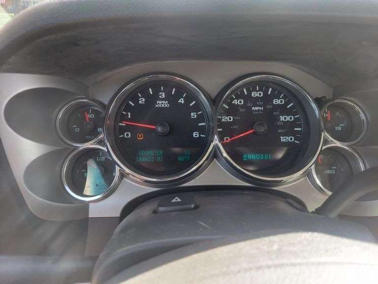 2009 Chevrolet Silverado VIN# 1GCEC29J59Z157519 HAS KEY HAS TITLE RUNS AN DRIVES SEE DESCRIPTION