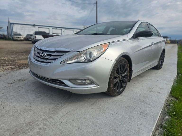 2012 HYUNDIA SONATA VIN# 5NPEC4AC6CH312943 HAS KEY HAS TITLE RUNS AN DRIVES