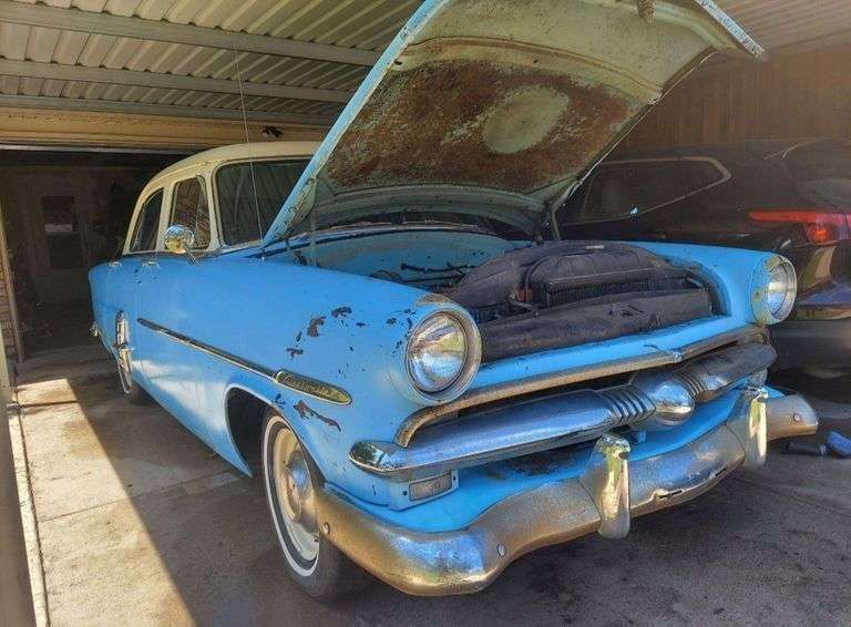 1953 FORD CUSTOMLINE VIN# A3DG196588 HAS KEY HAS TITLE RUNS AN DRIVES SEE DESCRIPTION