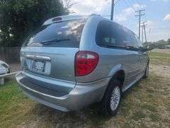 2003 CHRYSLER TOWN AN COUNTRY HANDICAP VAN VIN# 2C8GP64L43R200244 HAS KEY HAS TITLE RUNS AN DRIVES SEE DESCRIPTION