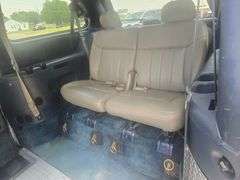 2003 CHRYSLER TOWN AN COUNTRY HANDICAP VAN VIN# 2C8GP64L43R200244 HAS KEY HAS TITLE RUNS AN DRIVES SEE DESCRIPTION