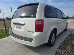 2010 DODGE CARAVAN VIN# 2D4RN4DE6AR318348 HAS KEY HAS TITLE RUNS AN DRIVES SEE DESCRIPTION
