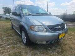 2003 CHRYSLER TOWN AN COUNTRY HANDICAP VAN VIN# 2C8GP64L43R200244 HAS KEY HAS TITLE RUNS AN DRIVES SEE DESCRIPTION