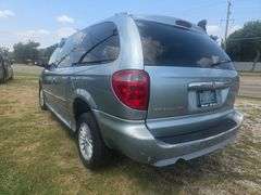 2003 CHRYSLER TOWN AN COUNTRY HANDICAP VAN VIN# 2C8GP64L43R200244 HAS KEY HAS TITLE RUNS AN DRIVES SEE DESCRIPTION