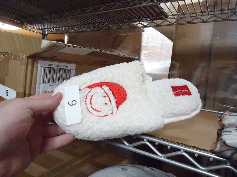SIZE 9-10 CHRISTMAS SLIPPERS