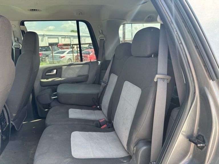 2004 FORD EXPEDITION HAS KEY HAS TITLE RUNS AN DRIVES SEE DESCRIPTION