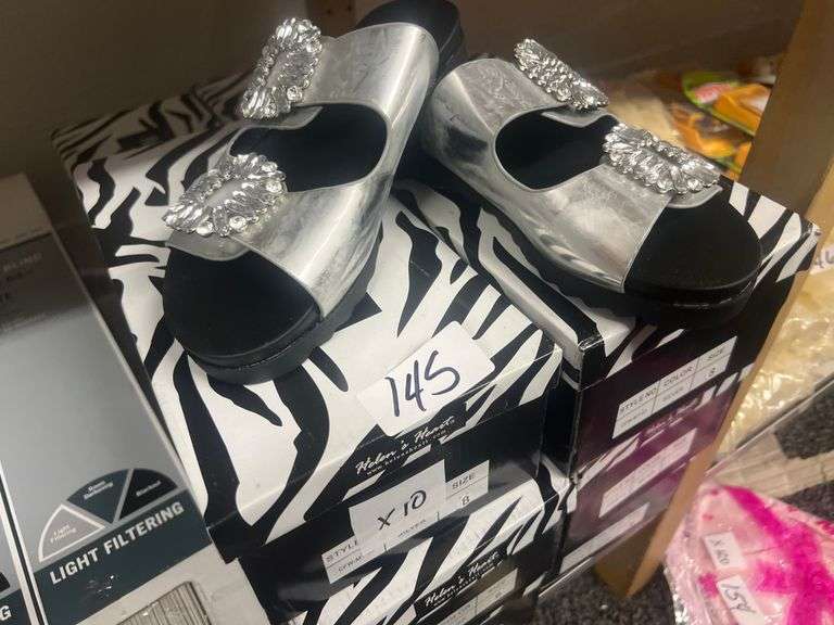 HELENS HEART BLACK & SILVER WOMEN'S SIZE 8 SANDALS STYLE CFW-MT-03 NEW IN BOX