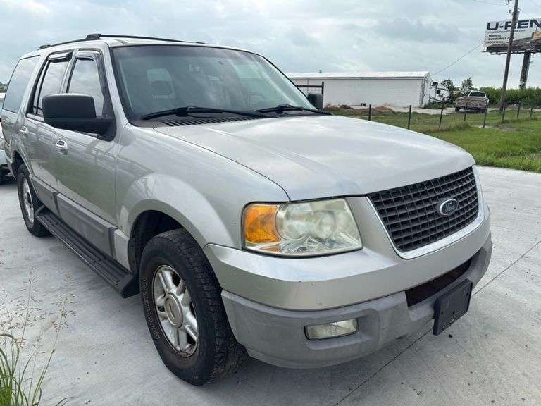 2004 FORD EXPEDITION HAS KEY HAS TITLE RUNS AN DRIVES SEE DESCRIPTION