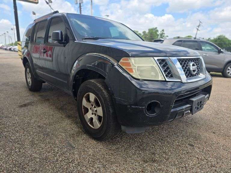 2011 NISSAN PATHFINDER HAS KEY HAS TITLE RUNS AN DRIVES SEE DESCRIPTION