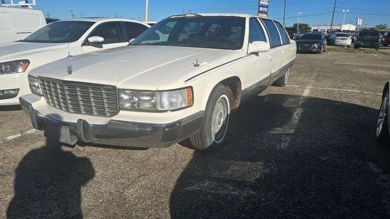 1996 CADILLAC LIMO 60K HAS KEY HAS BILL OF SALE RUNS NA DRIVES SEE DESCRIPTION