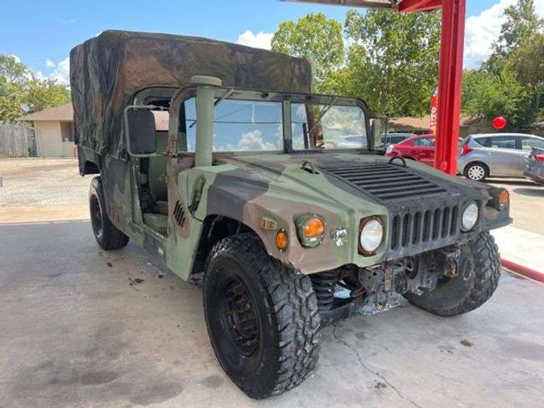 2004 AMERICAN GENERAL HUMMER 4X4 DIESEL HAS KEY HAS TITLE RUNS AN DRIVES SEE DESCRIPTION