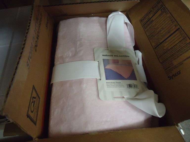 NEW! MAKERS COLLECTIVE PINK PLUSH THROW 50X60"