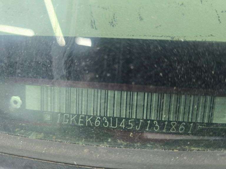 2005 GMC YUKON DENALI HAS KEY HAS TITLE RUNS NA DRIVES SEE DESCRIPTION