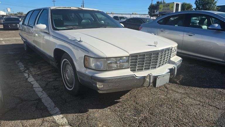 1996 CADILLAC LIMO 60K HAS KEY HAS BILL OF SALE RUNS NA DRIVES SEE DESCRIPTION
