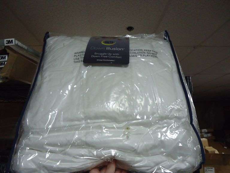 NEW! SERTA DOWN COMFORTER