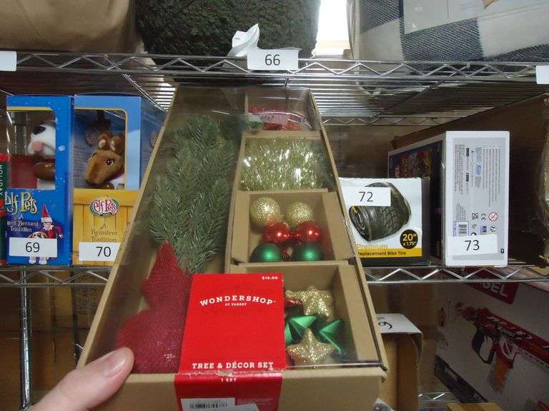 NEW! WONDERSHOP TREE AND DÉCOR SET