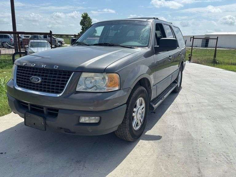 2004 FORD EXPEDITION HAS KEY HAS TITLE RUNS AN DRIVES SEE DESCRIPTION