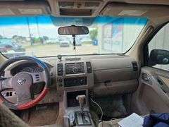 2011 NISSAN PATHFINDER HAS KEY HAS TITLE RUNS AN DRIVES SEE DESCRIPTION