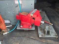 2017 CHEVY EXPRESS CARGO HAS KEY HAS TITLE RUNS AN DRIVES SEE DESCRIPTION