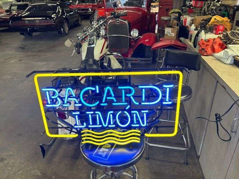NEW IN BOX NEON SIGN