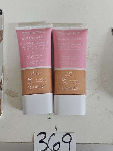 COVERGIRL CLEAN FRESH SKIN MILK NOURISHING FOUNDATION WITH COCONUT MILK & ALOE EXTRACT SHADE 560 MEDIUM 1FL OZ