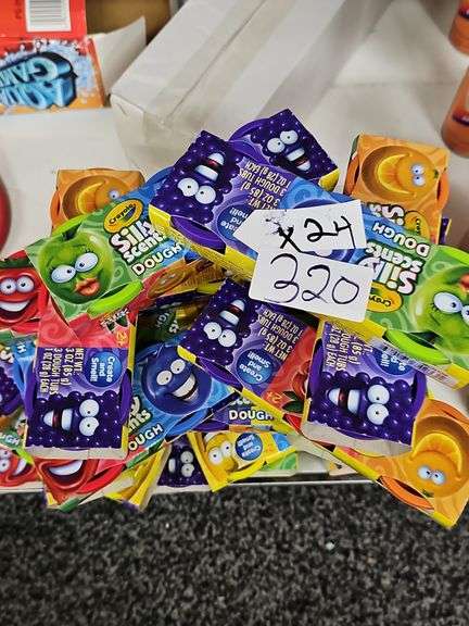 CRAYOLA SILLY SCENTS DOUGH WITH 3- 1 OZ TUBES