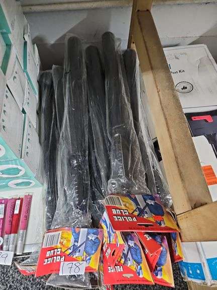 POLICE CLUB PLASTIC TOY APROX 20"L