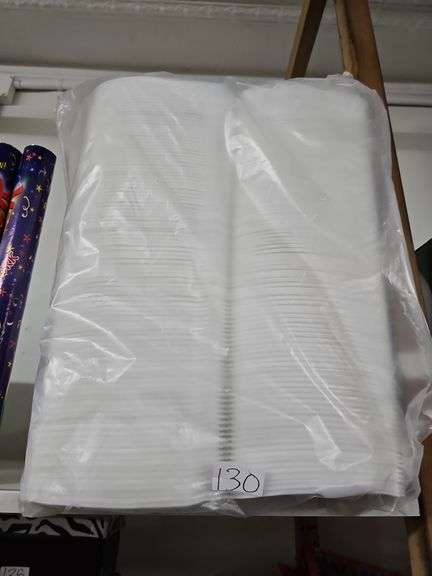 DIVIDED 3-COMPARTMENT STYROFOAM CLAMSHELL CONTAINER APROX 8"SQ WITH 100PCS IN SLEEVE K23A-CK/MB3