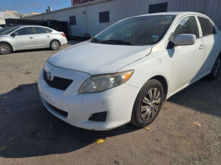 2010 TOYOTA CORLLA HAS KEY HAS TITLE RUNS&DRIVES