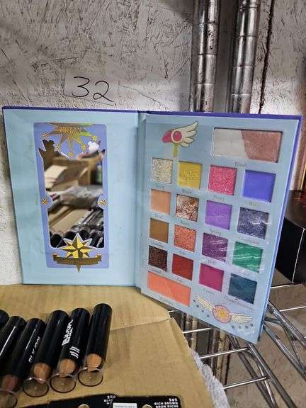 SAILOR MOON THEMED 16-COLOR EYESHADOW PALETTE WITH HIGHLIGHT AND BLUSH