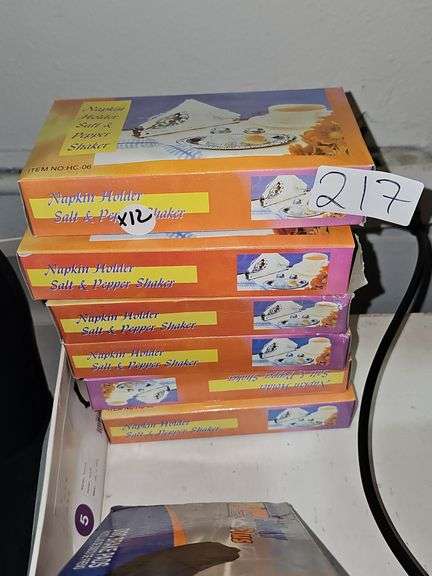 NAPKIN HOLDER SALT & PEPPER SHAKER SET