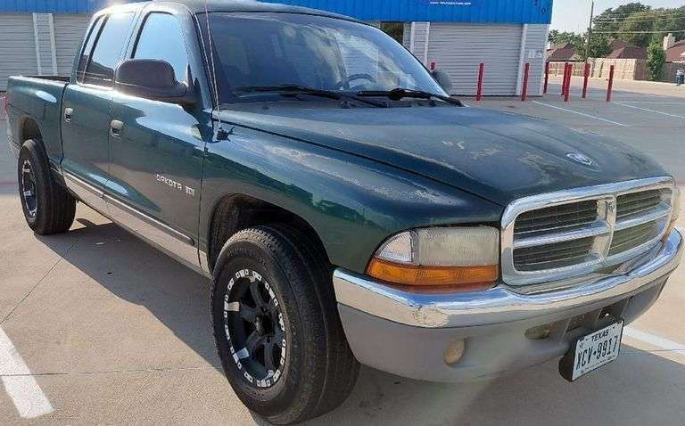 2001 DODGE DAKOTA HAS KEY HAS TITLE RUNS&DRIVES