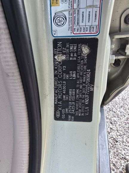 2005 KIA SPORTAGE HAS KEY HAS TITLE RUNS&DRIVES