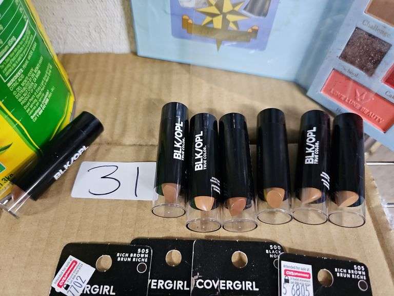 BLK/OPL TRUE COLOR LIP STICK IN NEUTRAL COLORS