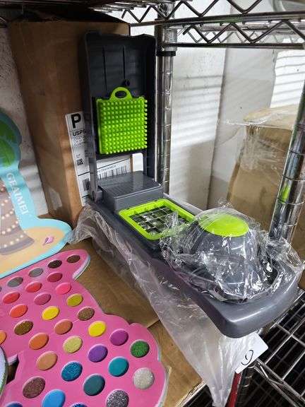 ALL IN ONE FOOD CUTTING BOARD WITH FOOD STORAGE CONTAINER