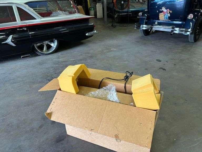 NEW IN BOX NEON SIGN