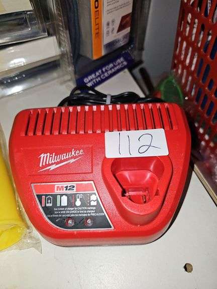 MILWAUKEE M12 BATTERY CHARGER 48-59-2401, IN WORKING LIKE NEW CONDITION