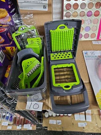 ALL IN ONE FOOD CUTTING BOARD WITH FOOD STORAGE CONTAINER